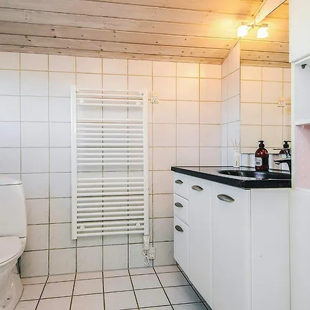 6 Person In Ronde-by Traum