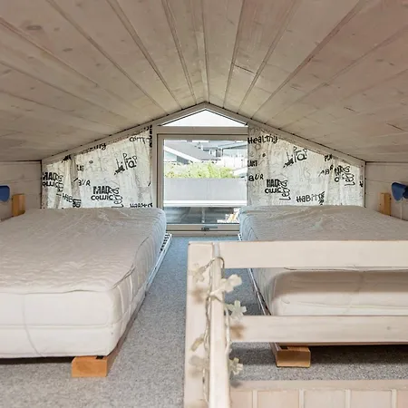 6 Person In Ronde-by Traum Rønde